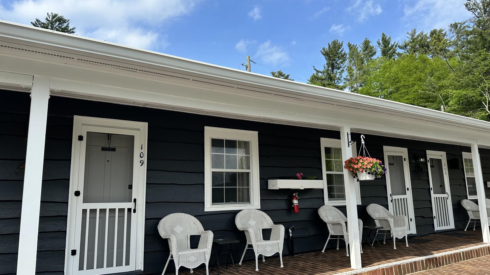 Blowing Rock Inn Exterior